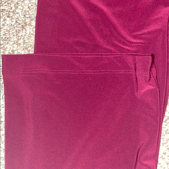 Norma Kamali stretchy burgundy pants - Picture 4 of 6